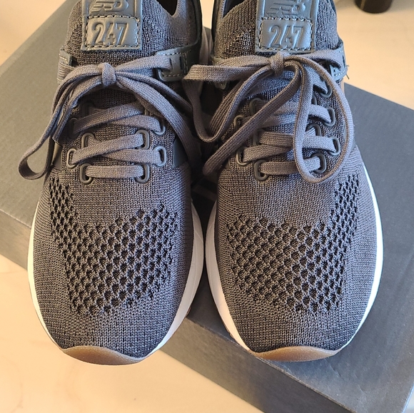 New balance shoes 247 - Picture 2 of 5